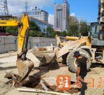 大鸡巴干嫩屄高温下的坚守｜道路建设者用汗水铺就畅通路